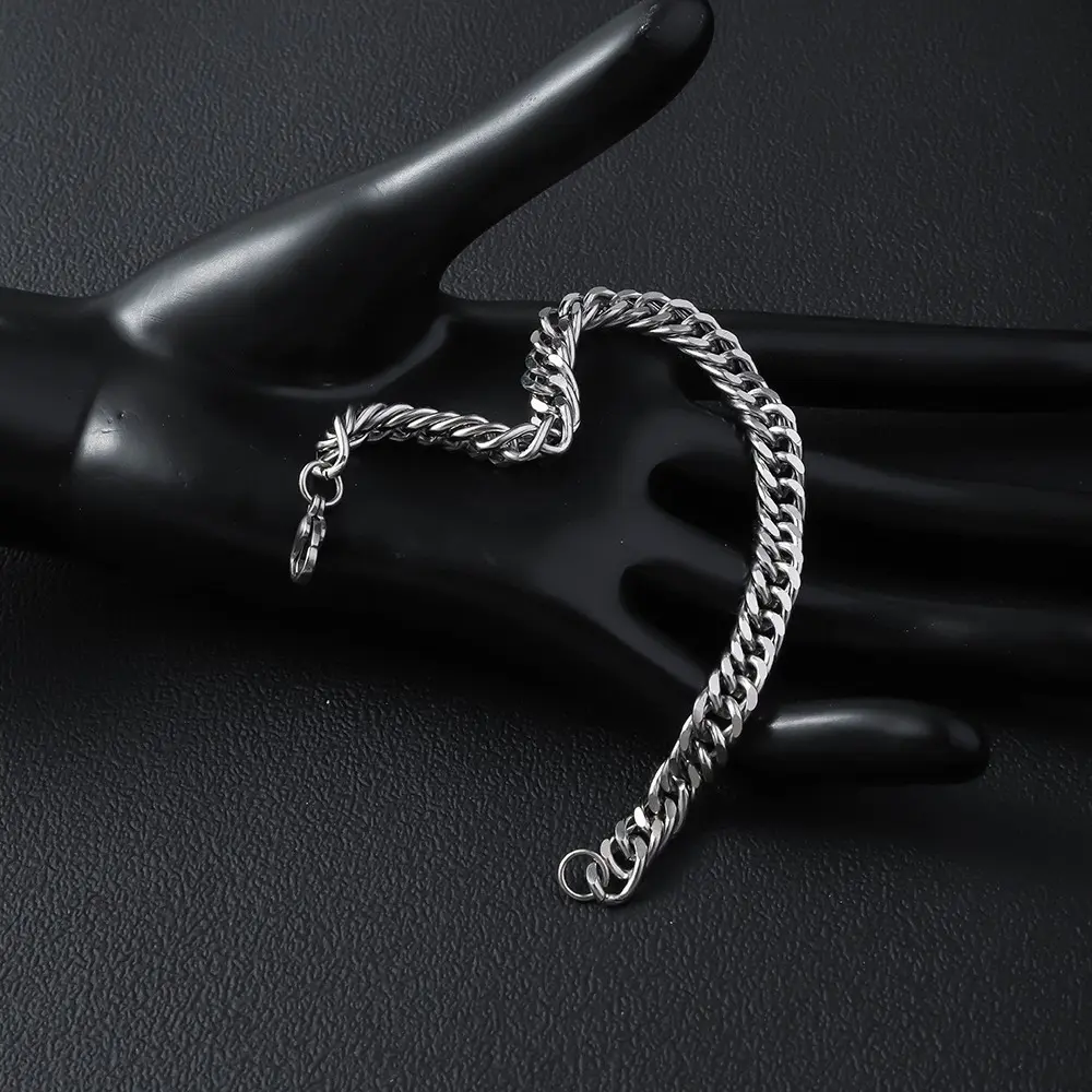 Picture of Men's 8mm Gold/Black Cuban Link Chain Bracelet  Stainless Steel