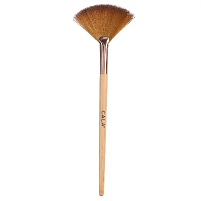 Picture of Fan Shade Professional Brush For An Makeup Application