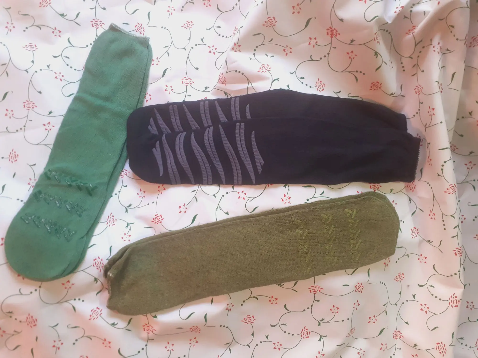 Picture of 2 Pair Anti Slip Grip Non Skid Crew Cotton  Socks