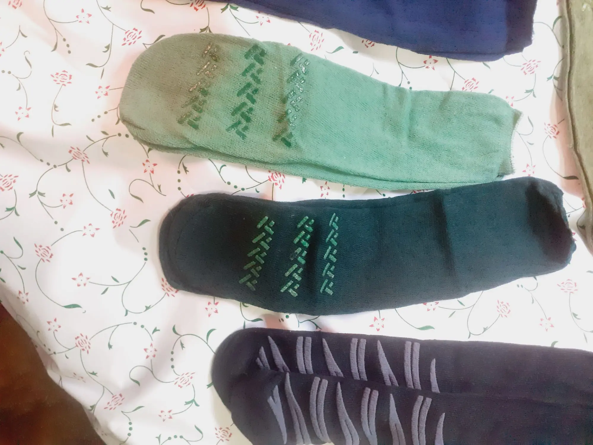 Picture of 3 Pair Anti Slip Grip Non Skid Crew Cotton Socks (3 Pair)