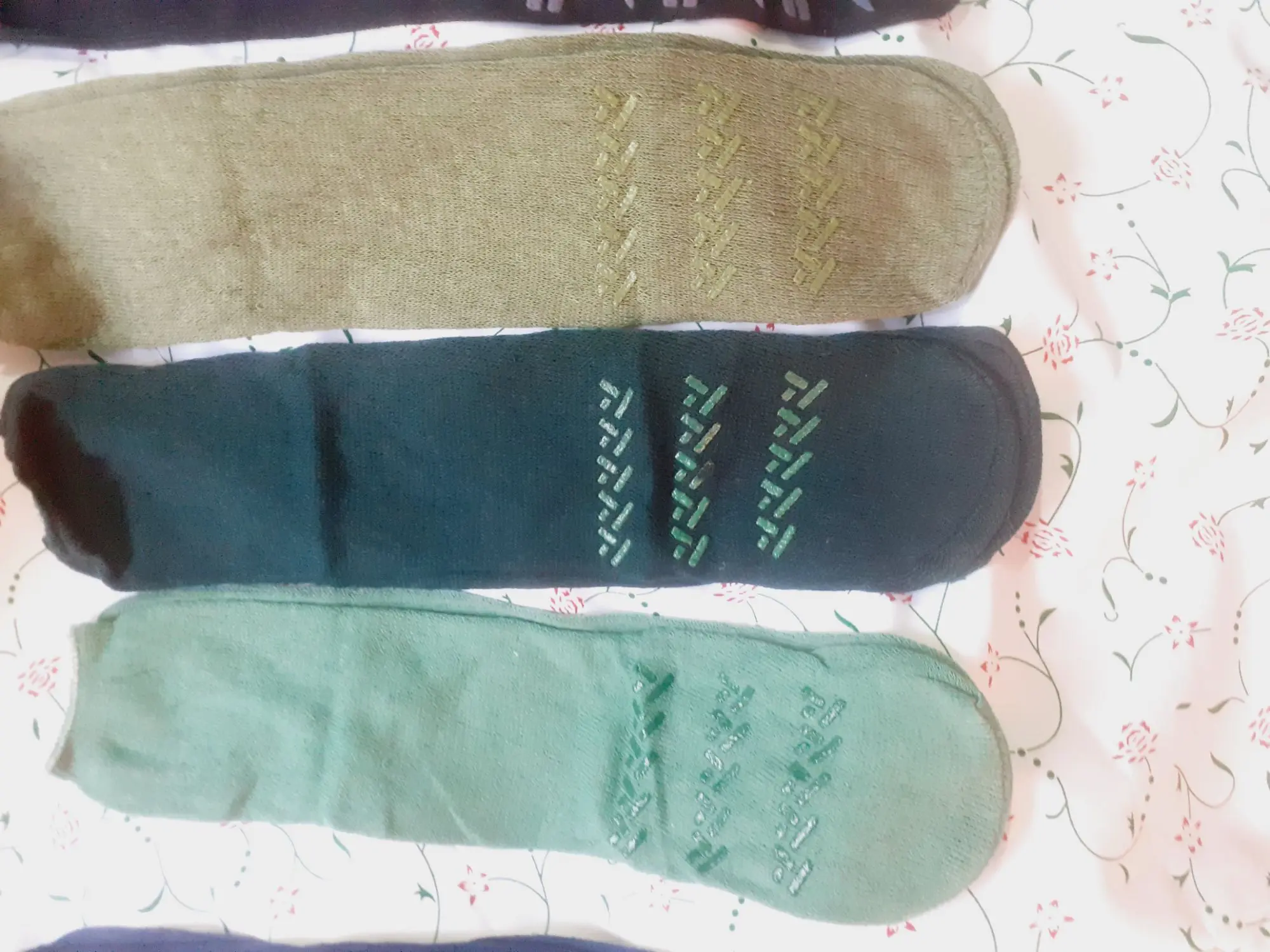 Picture of 3 Pair Anti Slip Grip Non Skid Crew Cotton Socks (3 Pair)