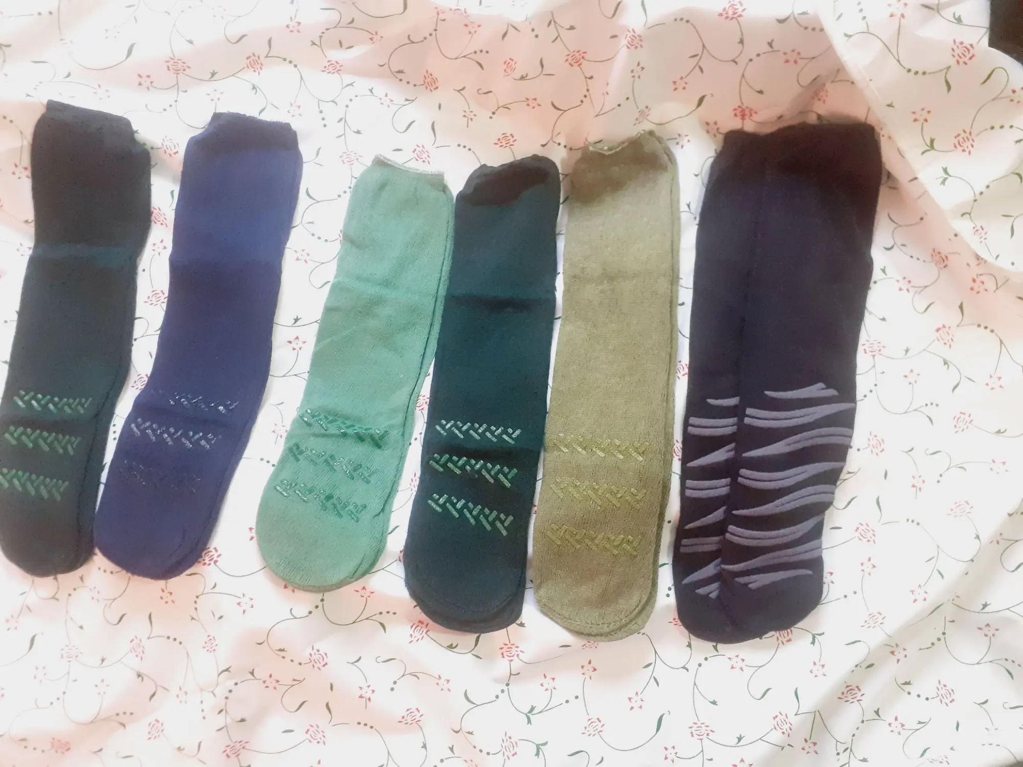 Picture of 3 Pair Anti Slip Grip Non Skid Crew Cotton Socks (3 Pair)