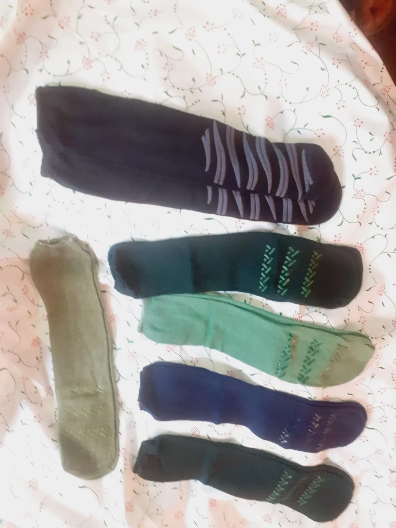 Picture of 3 Pair Anti Slip Grip Non Skid Crew Cotton Socks (3 Pair)