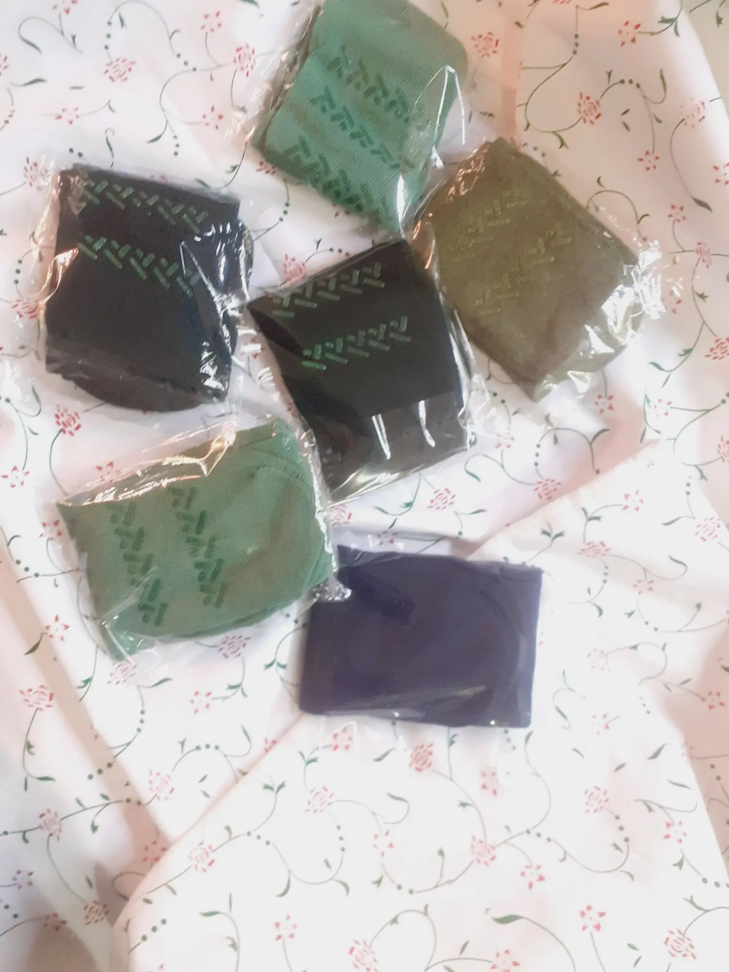 Picture of 6 Pair Anti Slip Grip Non Skid Crew Cotton Socks (6 Pair)