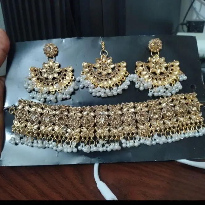 Picture of Gorgeaus Necklace with Earrings and Tickli