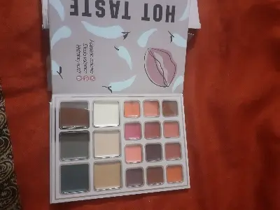 Picture of 𝐈𝐆𝐎𝐎𝐃𝐂𝐎 𝐅𝐚𝐬𝐡𝐢𝐨𝐧 𝟓 𝐈𝐧 𝟏 𝐌𝐚𝐤𝐞𝐮𝐩 Eyeshadow 𝐁𝐨𝐨𝐤 𝐏𝐚𝐥𝐞𝐭𝐭𝐞