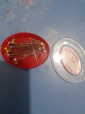 Picture of Glass Pins 38 mm (25 pieces) with cute box