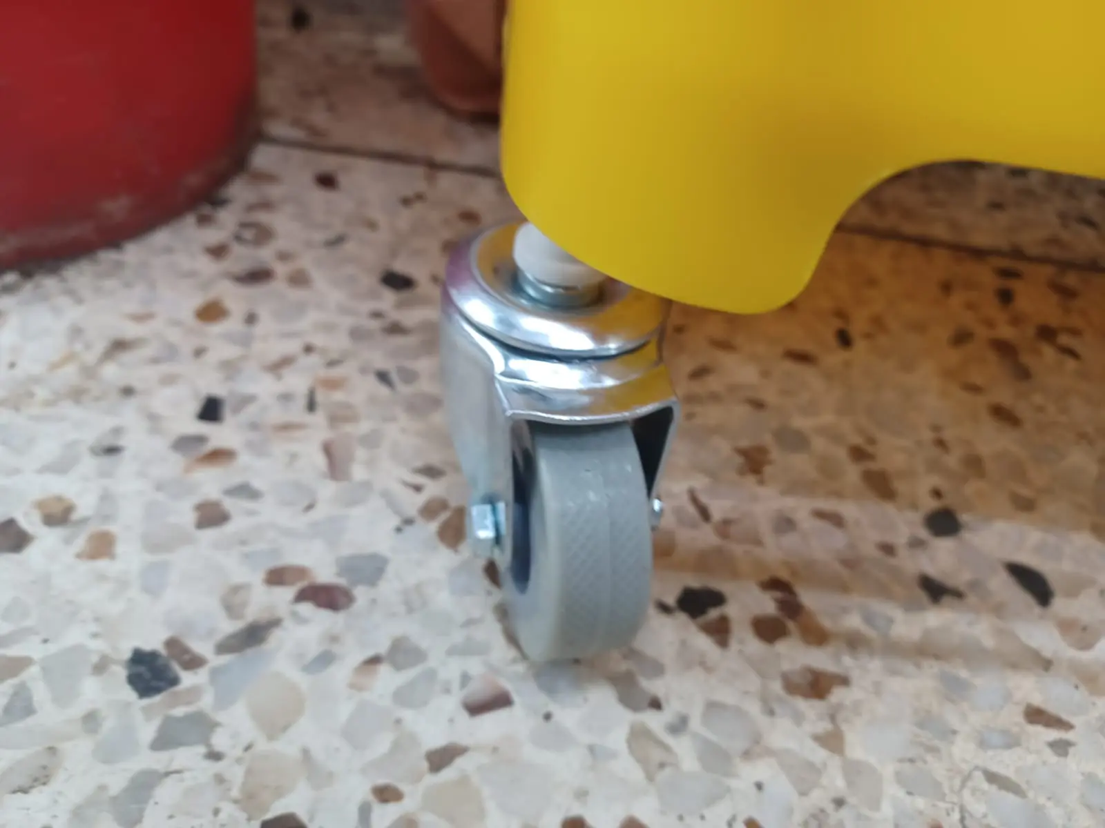 Picture of Simpli-Magic 79358 Commercial Mop Bucket with Side Press Wringer, 32LITER Yellow(Yellow)