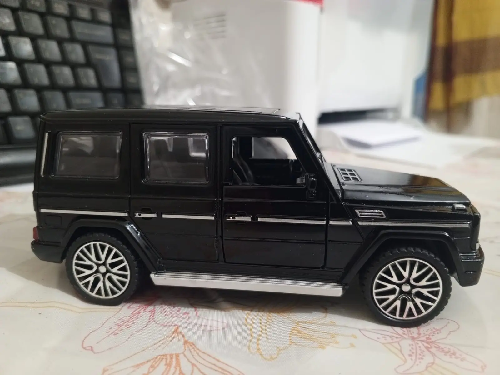 Picture of Black 1:24 diecast alloy car mercedes benz die cast model g-class alloy toy car(Black)