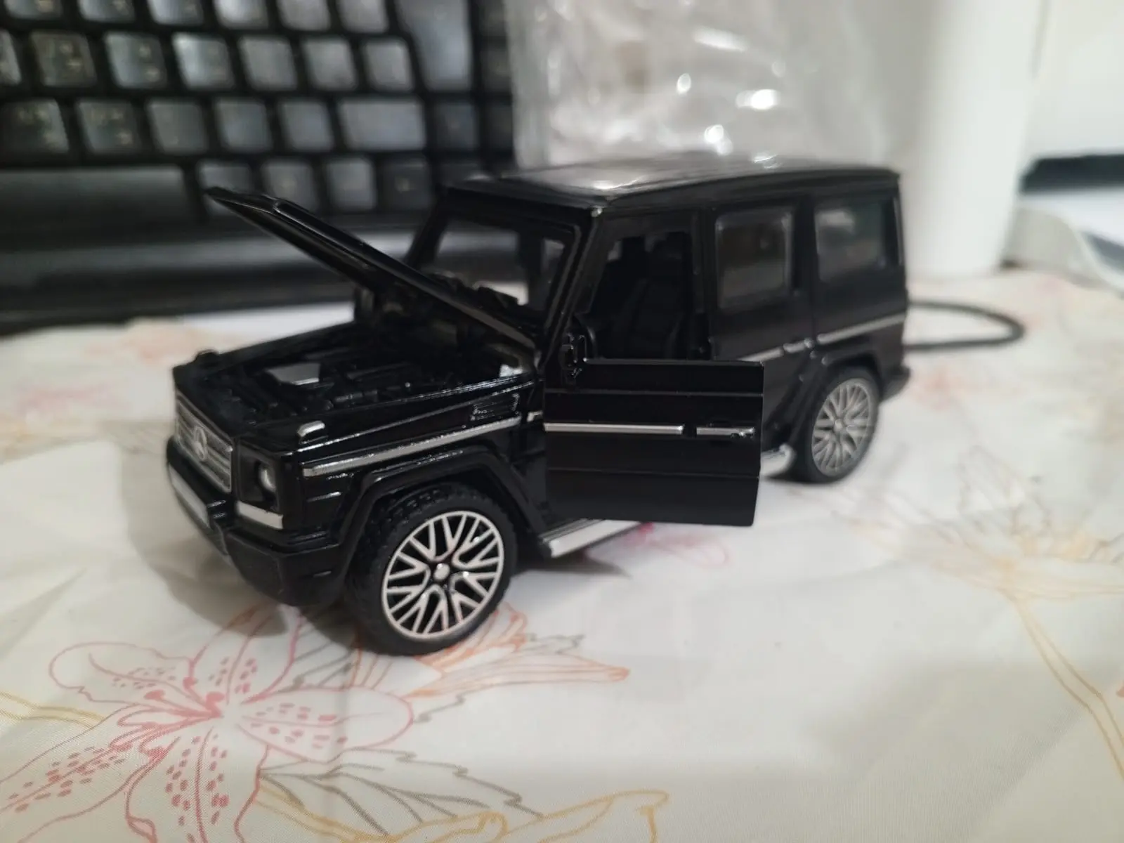 Picture of Black 1:24 diecast alloy car mercedes benz die cast model g-class alloy toy car(Black)