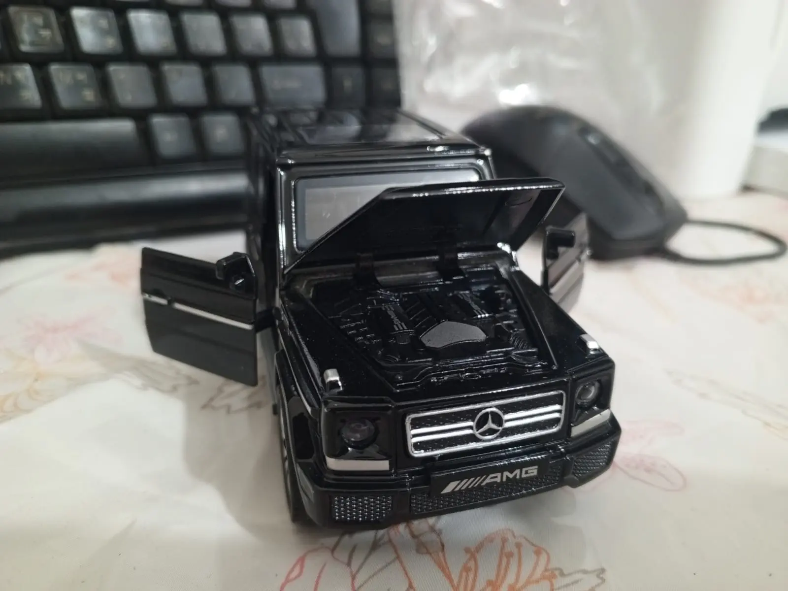 Picture of Black 1:24 diecast alloy car mercedes benz die cast model g-class alloy toy car(Black)