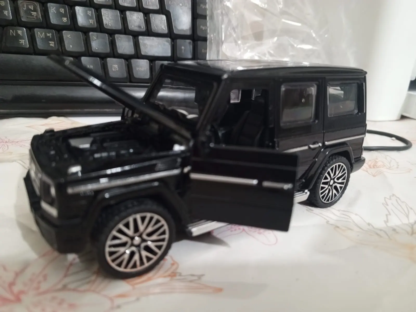 Picture of Black 1:24 diecast alloy car mercedes benz die cast model g-class alloy toy car(Black)