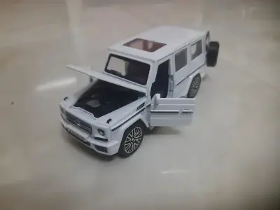 Picture of White 1:24 diecast alloy car mercedes benz die cast model g-class alloy toy car