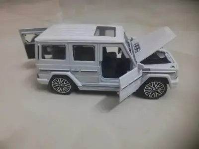 Picture of White 1:24 diecast alloy car mercedes benz die cast model g-class alloy toy car(White)