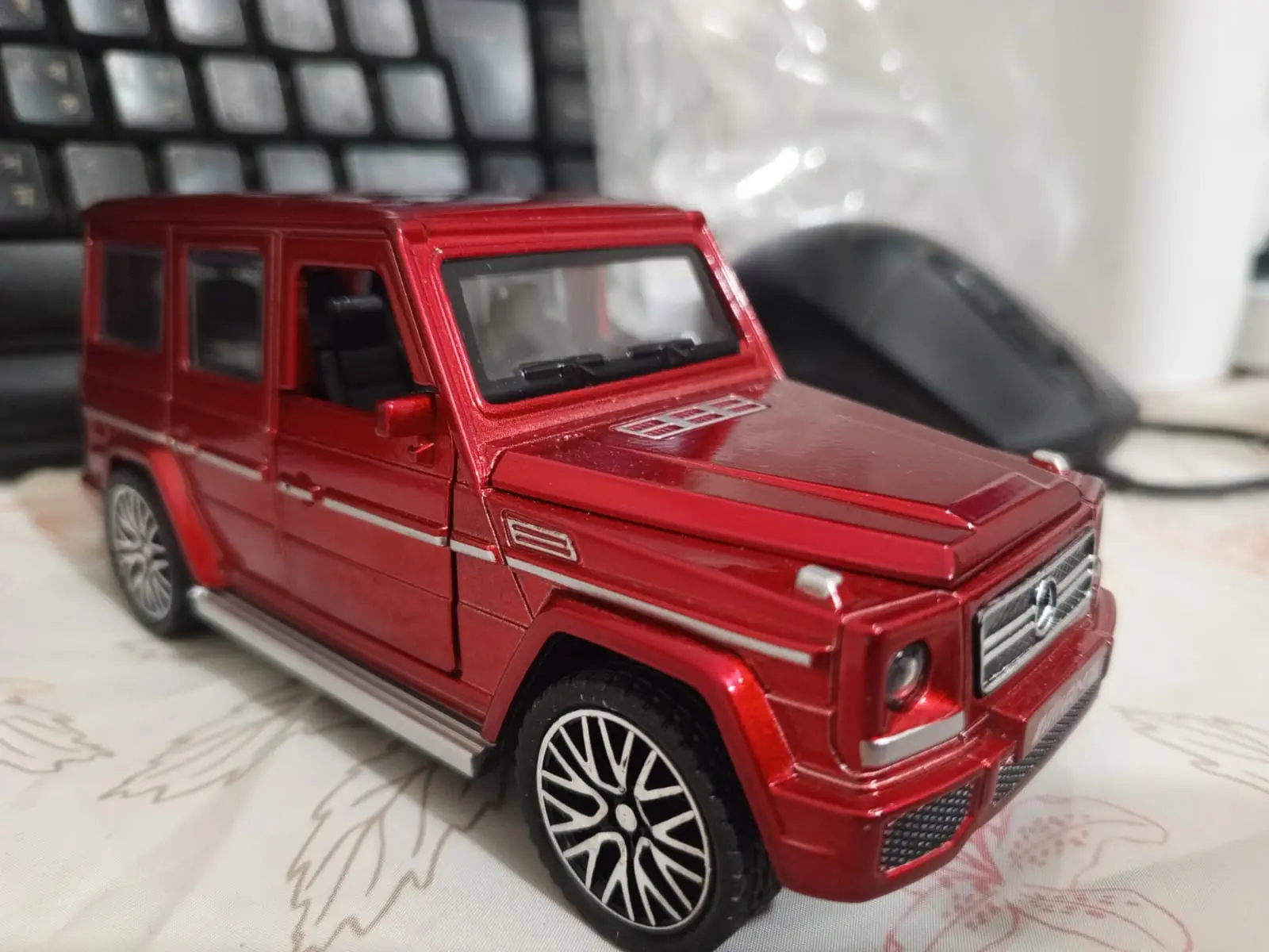 Picture of Red  1:24 diecast alloy car mercedes benz die cast model g-class alloy toy car(Red)