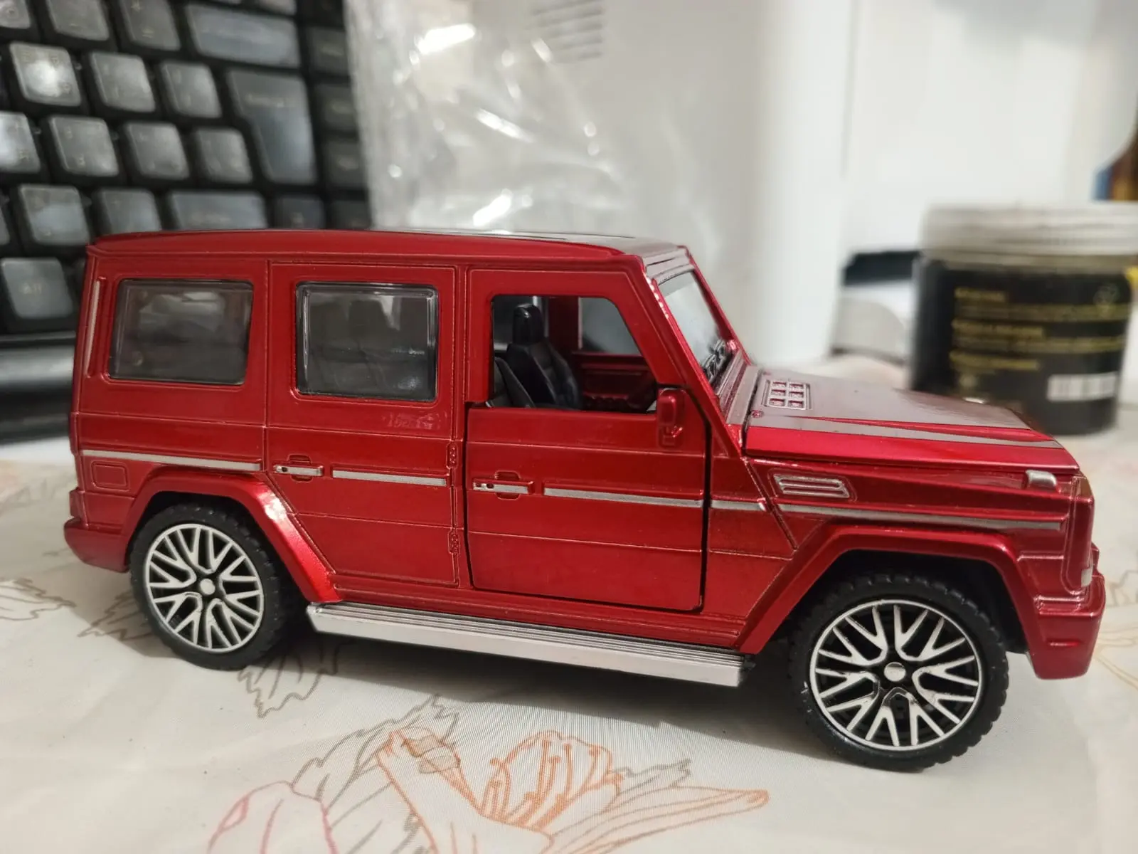 Picture of Red1:24 diecast alloy car mercedes benz die cast model g-class alloy toy car(Red)