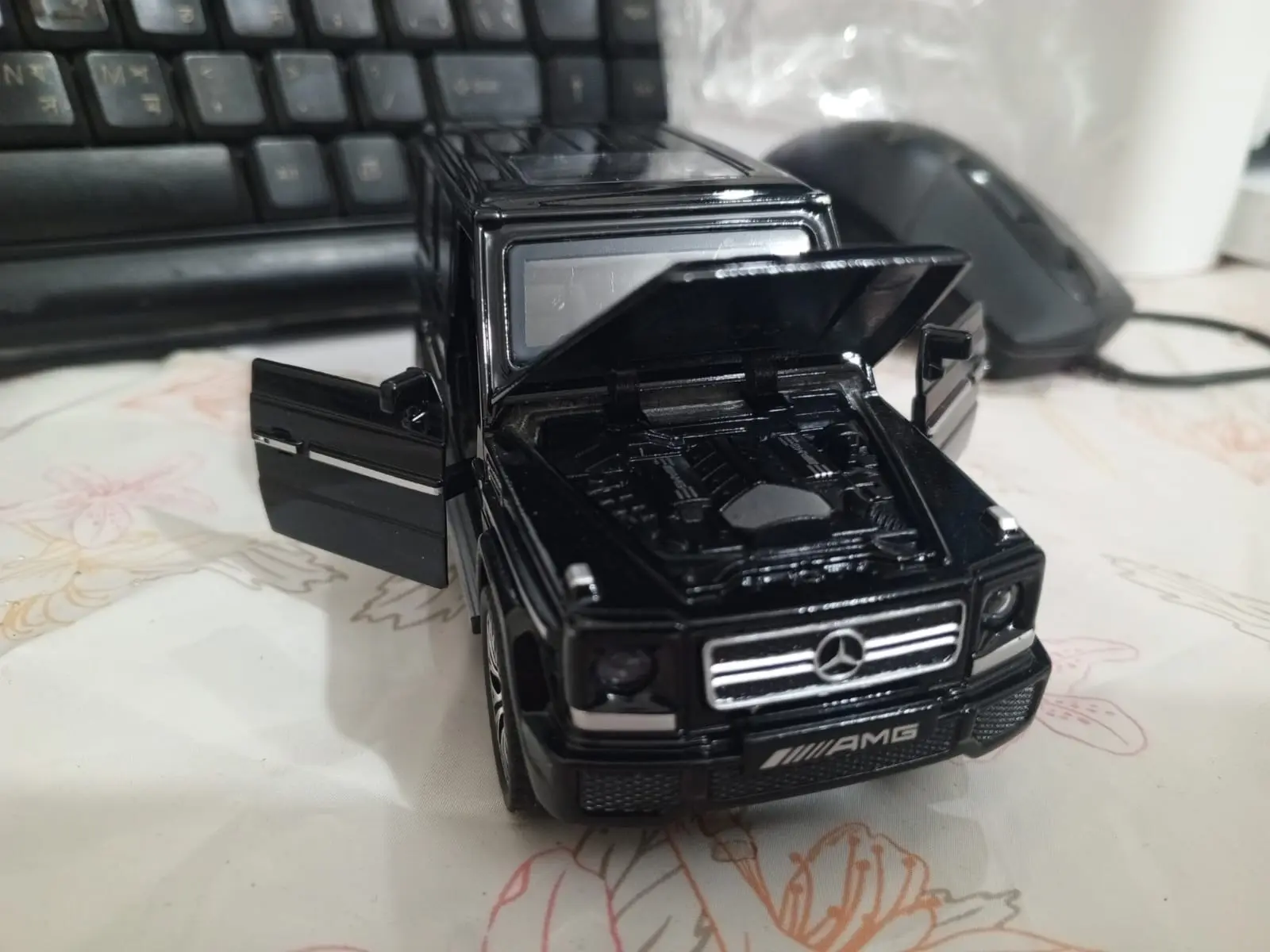 Picture of Black 1:24 diecast alloy car mercedes benz die cast model g-class alloy toy car(Black)