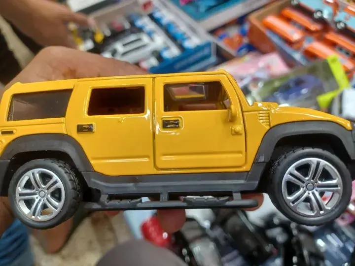 Picture of 1:32 Scale Hummer Scaled Model Metal Pull Back Die Cast with Light & Sound - Yellow(Yellow)