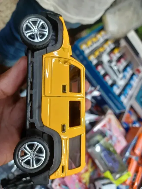 Picture of 1:32 Scale Hummer Scaled Model Metal Pull Back Die Cast with Light & Sound - Yellow(Yellow)