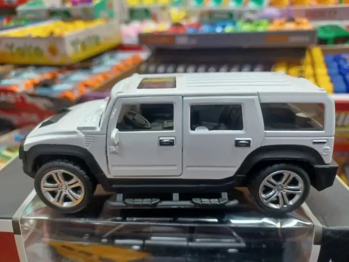 Picture of 1:32 Scale Hummer Scaled Model Metal Pull Back Die Cast with Light & Sound - White(White)
