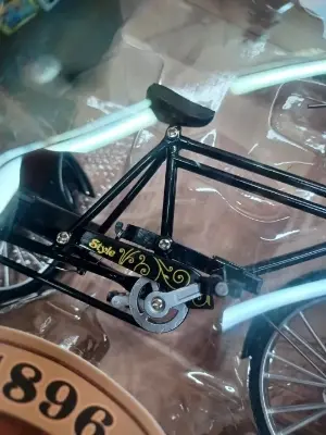 Picture of Three-Wheeled Rickshaw Simulated Alloy Model Cross-Border Toy 28 Bars Bicycle Retro Nostalgic Collection Ornaments(Black)