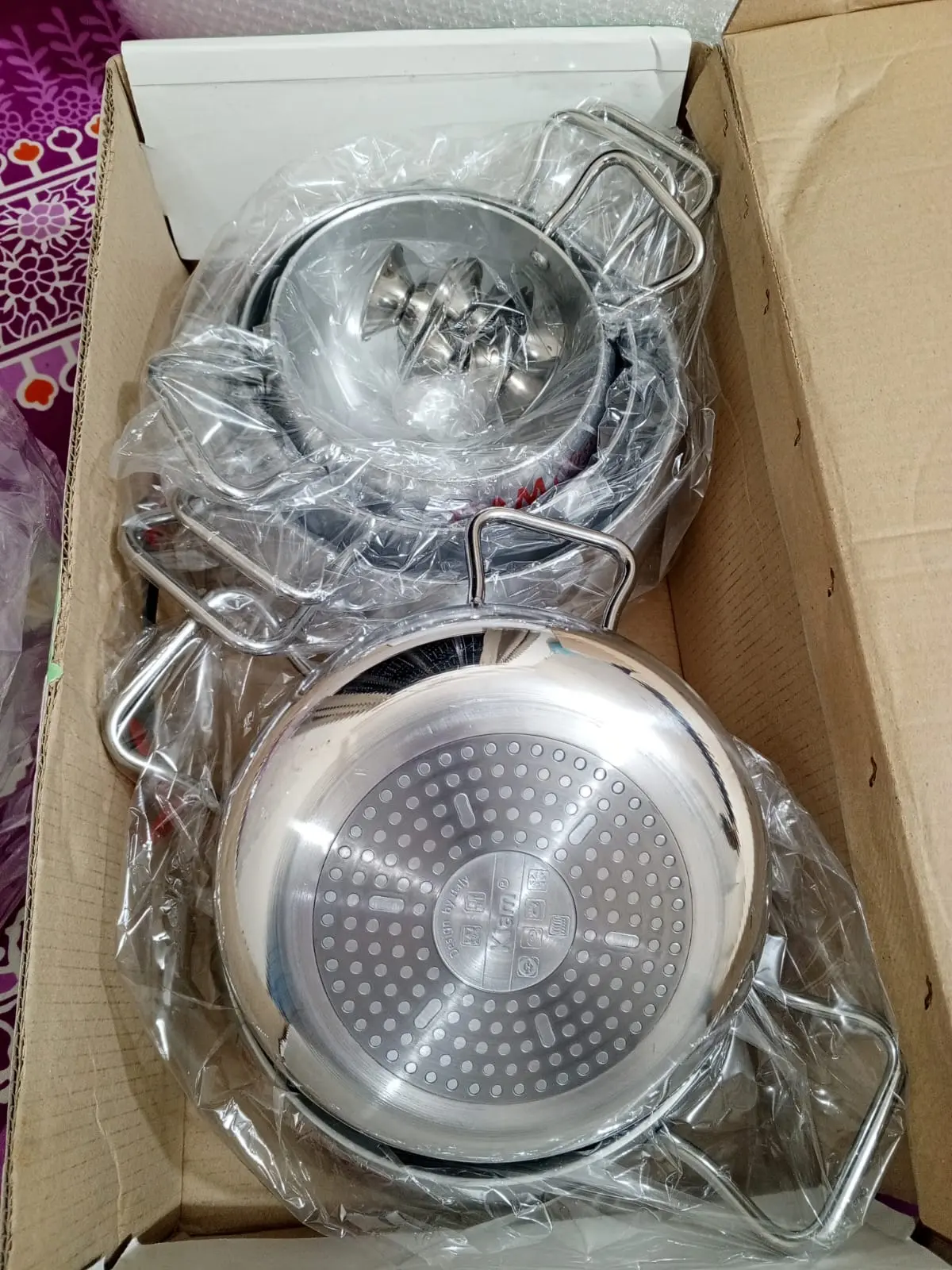 Picture of Belly Shape Saucepan Cook Wear Set 16 cm Saucepan, 18 Cm Saucepan, 20 Cm Saucepan, 24 Cm Saucepan, 26 Cm saucepan.( Induction buttom)