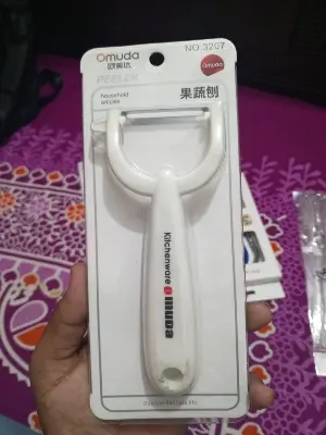 Picture of Omuda Kitchenware Vegetable & Fruit Peeler – NO.3207(White)