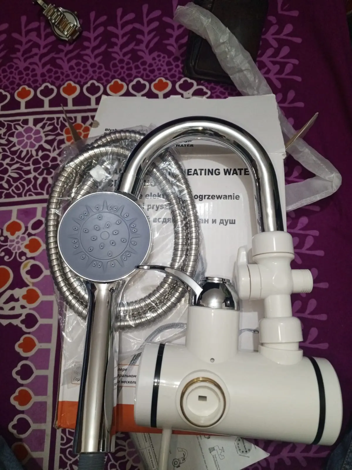 Picture of Electric instant hot water tap with hand shower