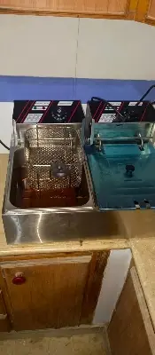 Picture of Commercial grade electric deep fryer.(Black)