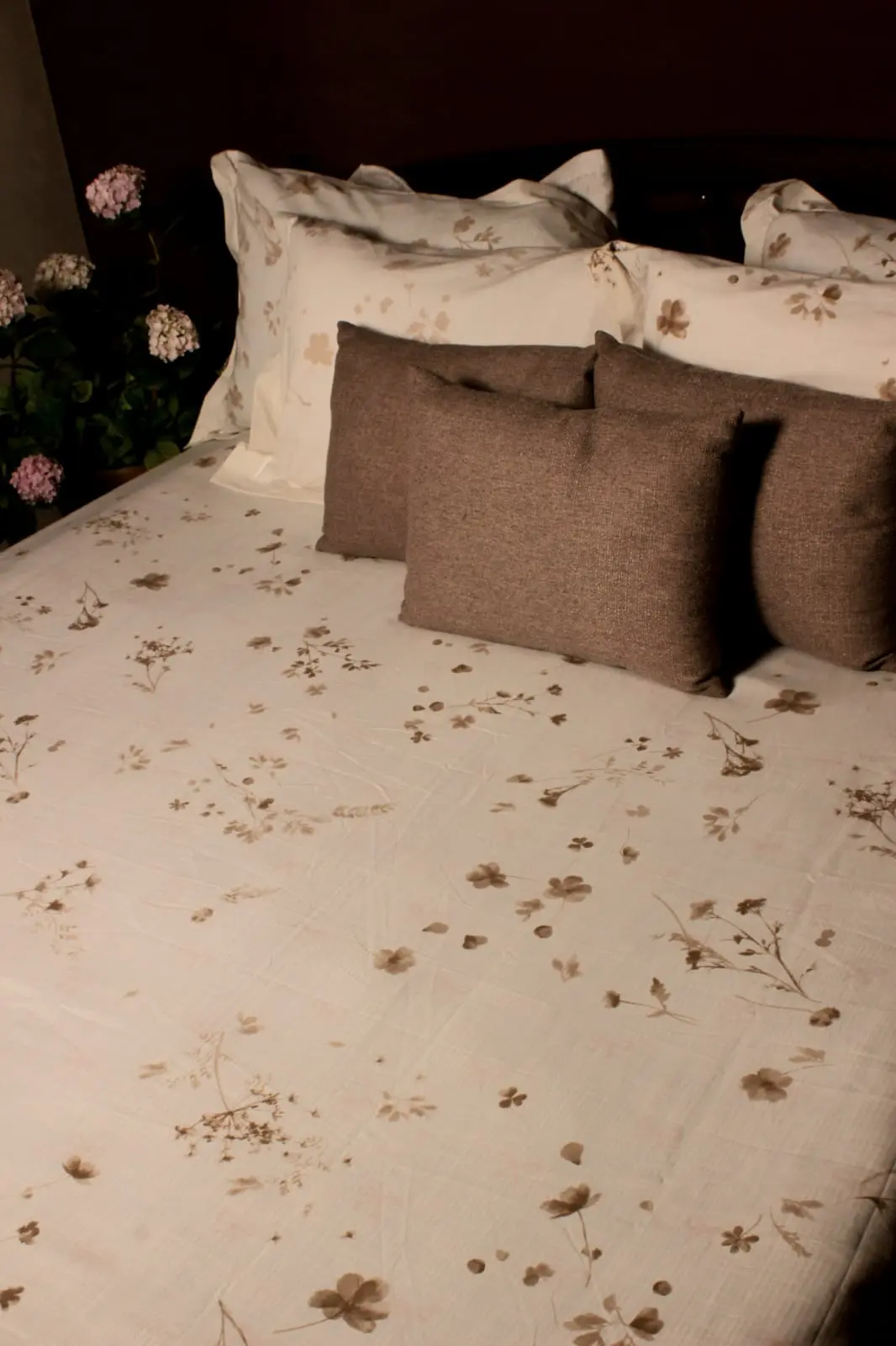 Picture of 100% Premium Cotton Bedsheet Set (Includes 1 Bedsheet and  4 Pcs Pillow Covers)