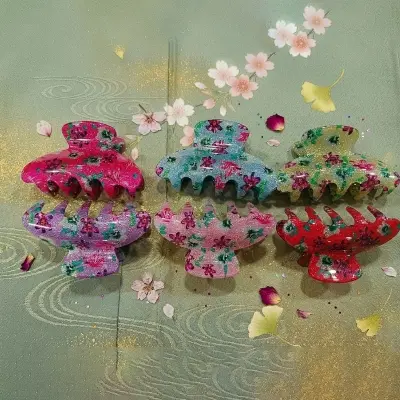 Picture of Super Quality Multicolour stylish Hair Clutcher for girls and women, Kakra, 1pcs