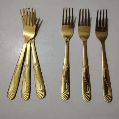 Picture of Golden stainless steel spoons set of 6 pieces.. fork