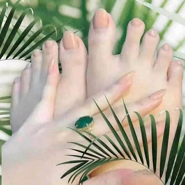 Picture of L'Avenu Body Whitening Cream - 300gm