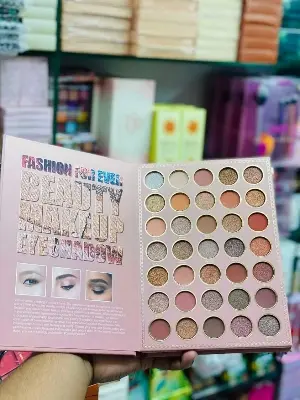 Picture of IGOODCO Fashion Makeup Beauty 135 Color Eyeshadow Palette Matte Eyeshadow Glittery Eyeshadow Shimmer Eyeshadow Colorful Eyeshadow