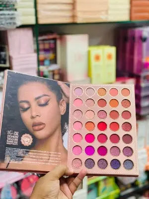 Picture of IGOODCO Fashion Makeup Beauty 135 Color Eyeshadow Palette Matte Eyeshadow Glittery Eyeshadow Shimmer Eyeshadow Colorful Eyeshadow