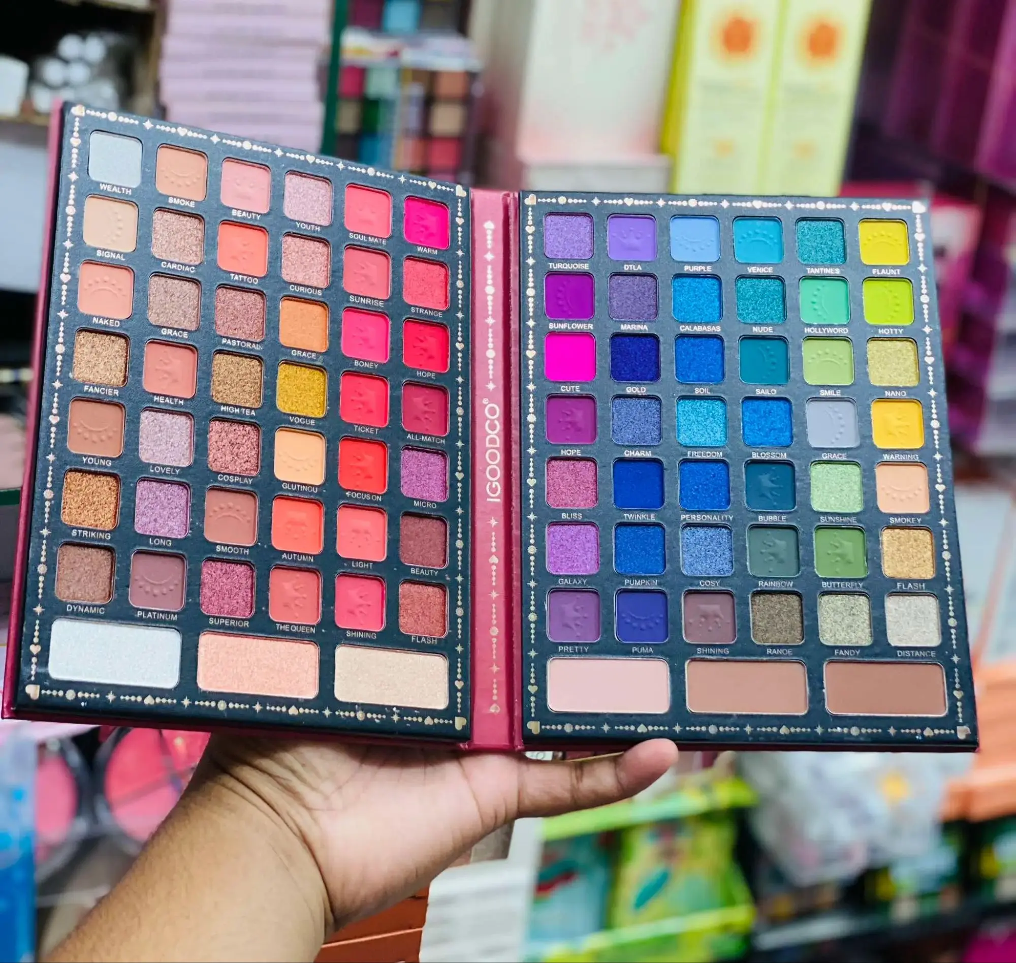 Picture of IGOODCO 82 Color Eyeshadow Palette 6 Blush & highlighter Combo Pallet