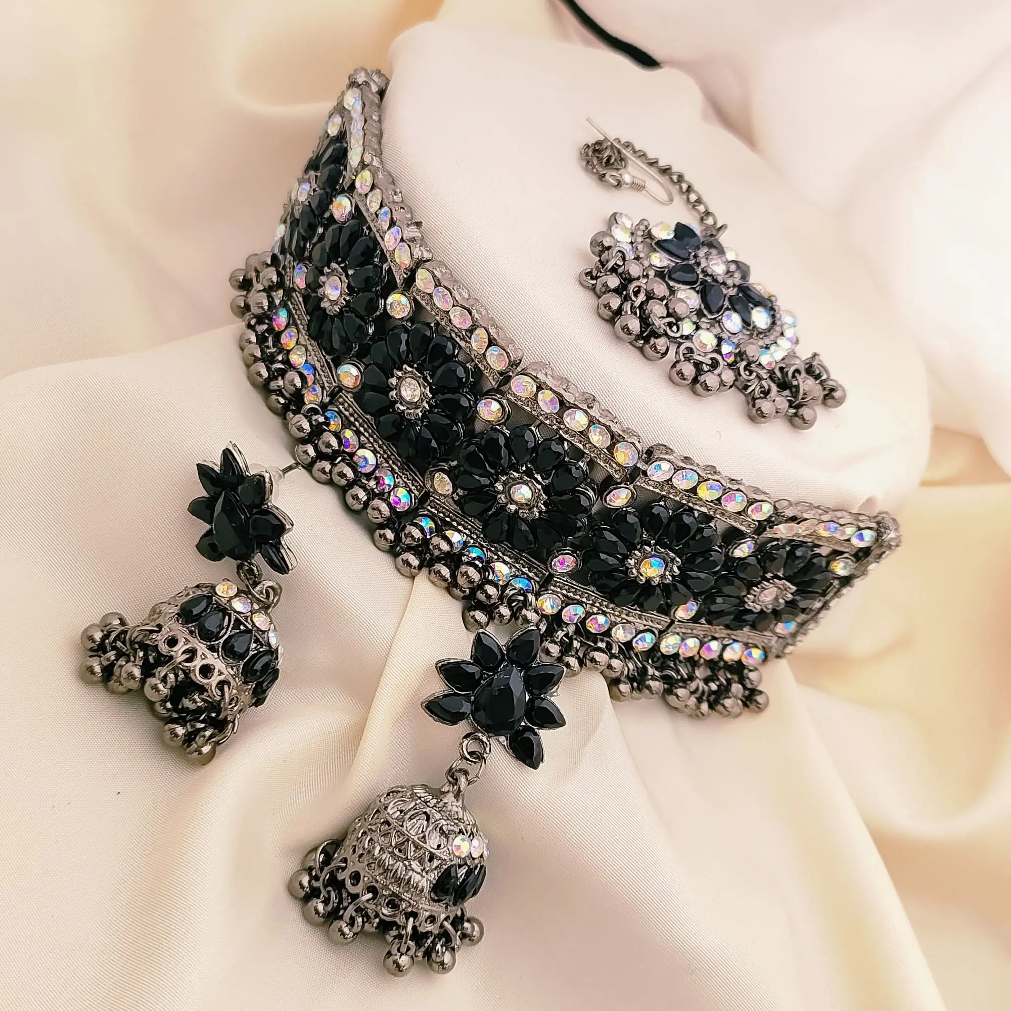 Picture of Indian Necklace Set New Collection High Quality Gold Plated Necklace Set for Women Choker Set(Choker,Earrings,Tikli)