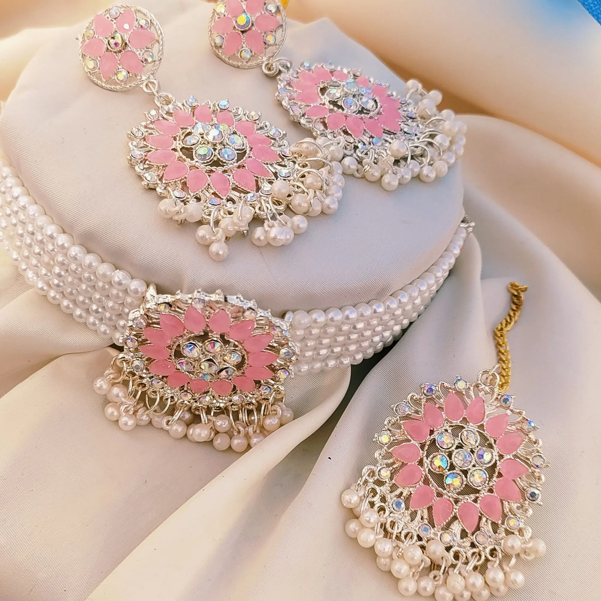 Picture of Indian Necklace Set New Collection High Quality Gold Plated Necklace Set for Women Choker Set(Choker,Earrings,Tikli)