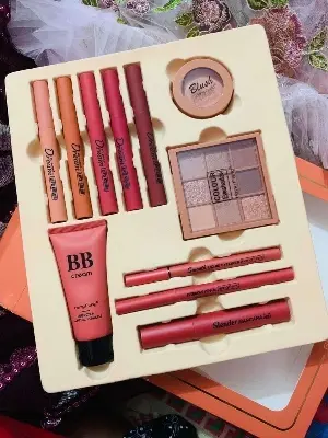 Picture of Heng Feng 11in 1 Makeup Combo Set