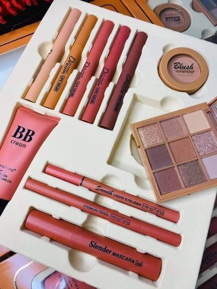 Picture of Heng Feng 11in 1 Makeup Combo Set