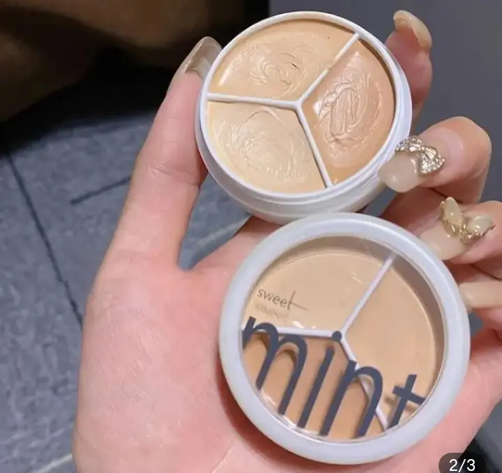 Picture of Sweet Mint Conceal Tri -Colour Concealer Palette Of Covers Acne Marks Dark Circles