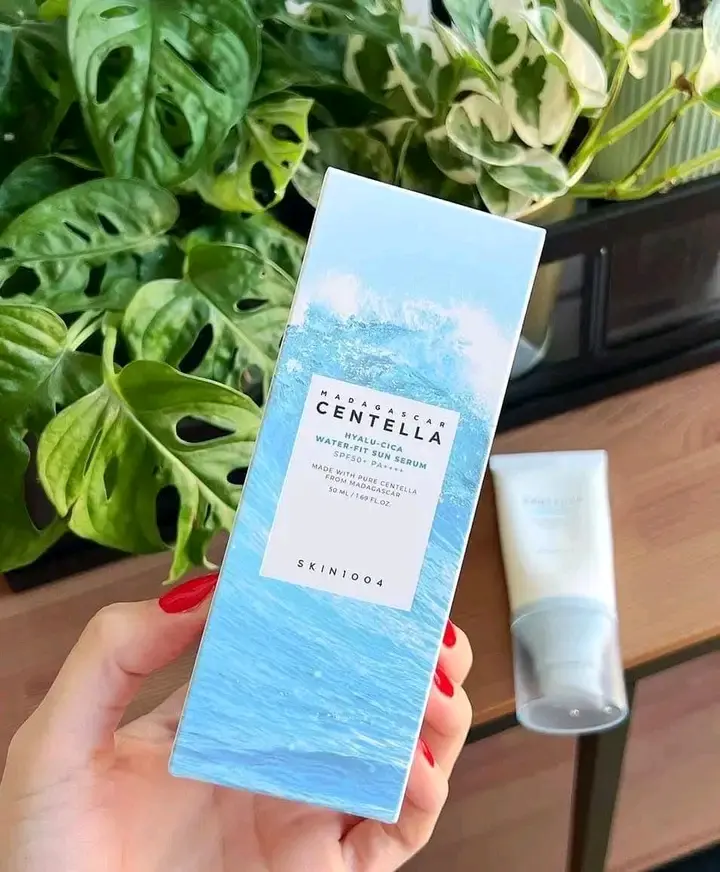 Picture of 𝗦𝗸𝗶𝗻𝟭𝟬𝟬𝟰 𝗠𝗮𝗱𝗮𝗴𝗮𝘀𝗰𝗮𝗿 𝗖𝗲𝗻𝘁𝗲𝗹𝗹𝗮 𝗛𝘆𝗮𝗹𝘂-𝗖𝗶𝗰𝗮 𝗪𝗮𝘁𝗲𝗿-𝗳𝗶𝘁 𝗦𝘂𝗻 𝗦𝗲𝗿𝘂𝗺 𝗦𝗣𝗙𝟱𝟬+ 𝗣𝗔+++
Size: 𝟱𝟬𝗺𝗹