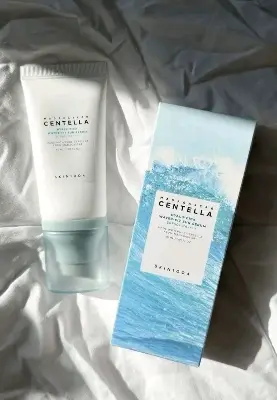 Picture of 𝗦𝗸𝗶𝗻𝟭𝟬𝟬𝟰 𝗠𝗮𝗱𝗮𝗴𝗮𝘀𝗰𝗮𝗿 𝗖𝗲𝗻𝘁𝗲𝗹𝗹𝗮 𝗛𝘆𝗮𝗹𝘂-𝗖𝗶𝗰𝗮 𝗪𝗮𝘁𝗲𝗿-𝗳𝗶𝘁 𝗦𝘂𝗻 𝗦𝗲𝗿𝘂𝗺 𝗦𝗣𝗙𝟱𝟬+ 𝗣𝗔+++
Size: 𝟱𝟬𝗺𝗹