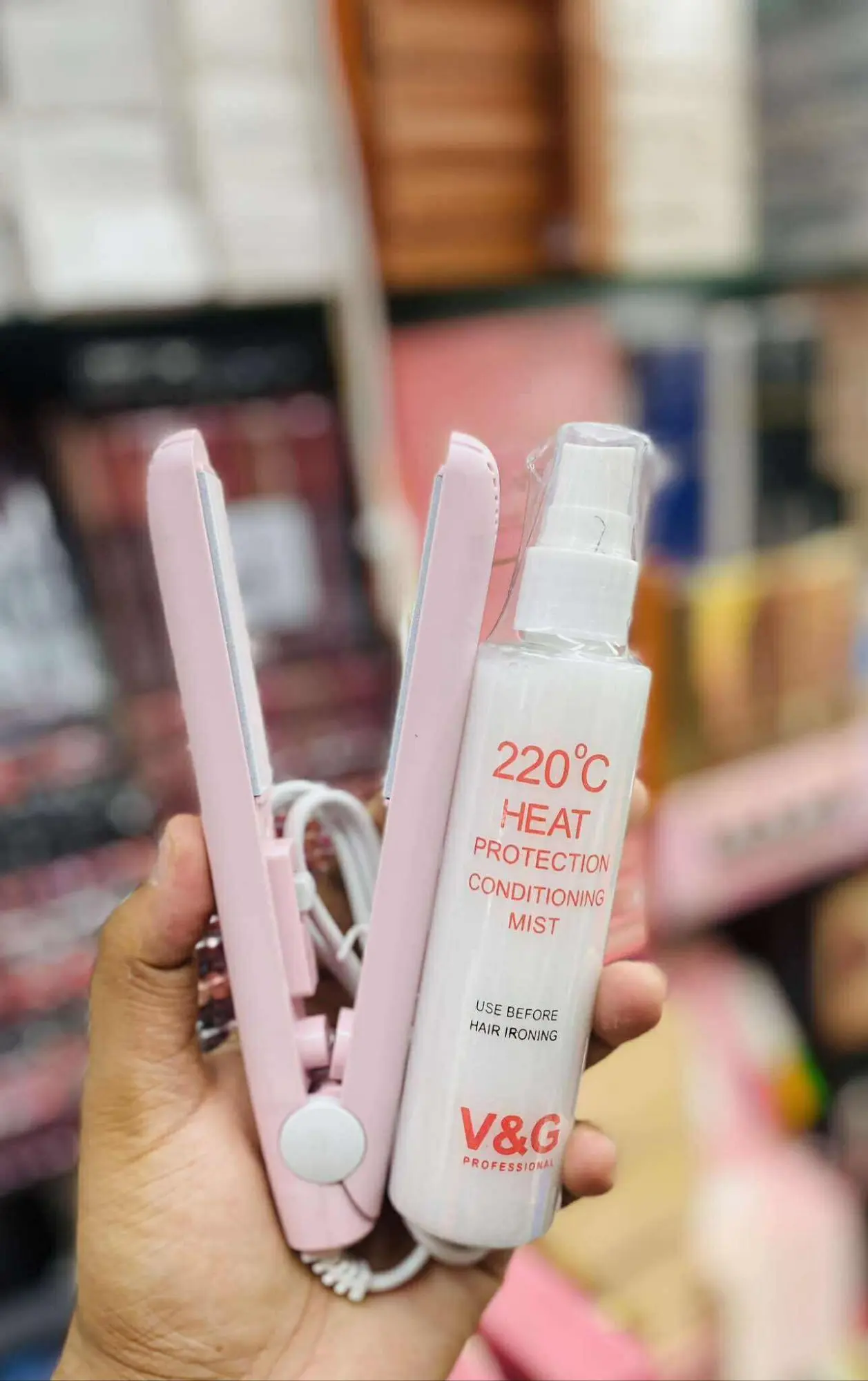 Picture of V&G 220°C Heat Protection Conditioning Mist
100MI & Mini Hair Straightener Combo Set for Hair Straightening