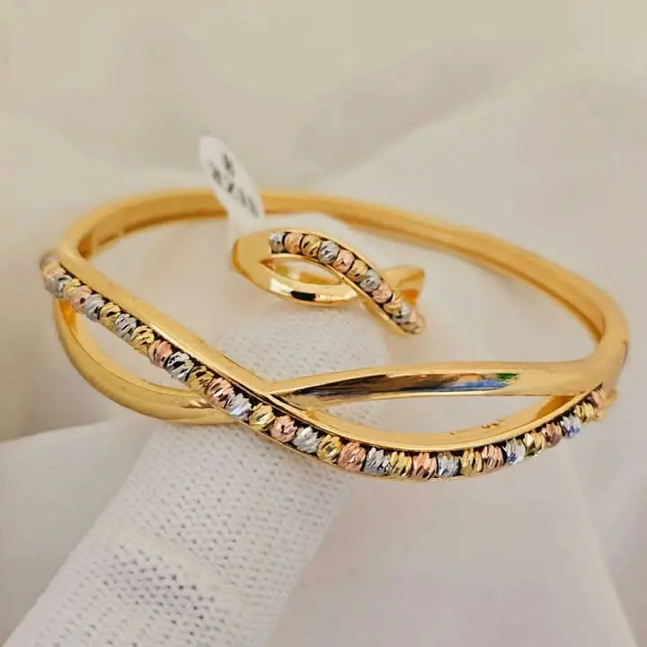 Picture of Original Gold Plated Xuping Brand Stylish Fashionable 3 tone Bracelet and Finger Ring Set for Womens & Girls