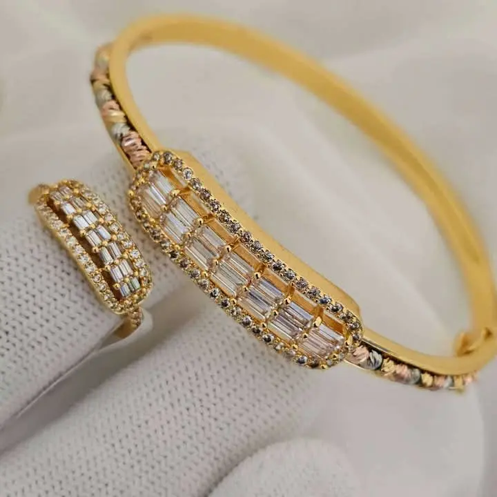 Picture of Original Gold Plated Xuping Brand Stylish Fashionable 3 tone Bracelet and Finger Ring Set for Womens & Girls