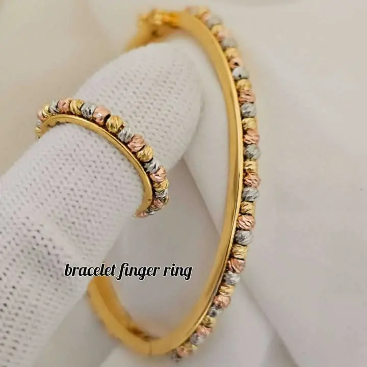 Picture of Original Gold Plated Xuping Brand Stylish Fashionable 3 tone Bracelet and Finger Ring Set for Womens & Girls