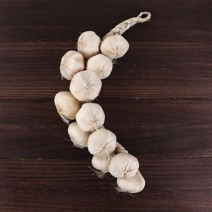 Picture of Artificial Garlic String, 1 Pack Simulation Artificial Lifelike Fake Vegetable Artificial Garlic Hanging String Photography Props for Home Office Kitchen Harvest Decoration (White Garlic, 1pc) - White