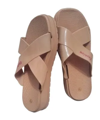 Picture of Ladies fashion comfortable Rubber slippers Flat Regular Fashionable Slippers China rubber Sandal For woman Offers Price Only - 369