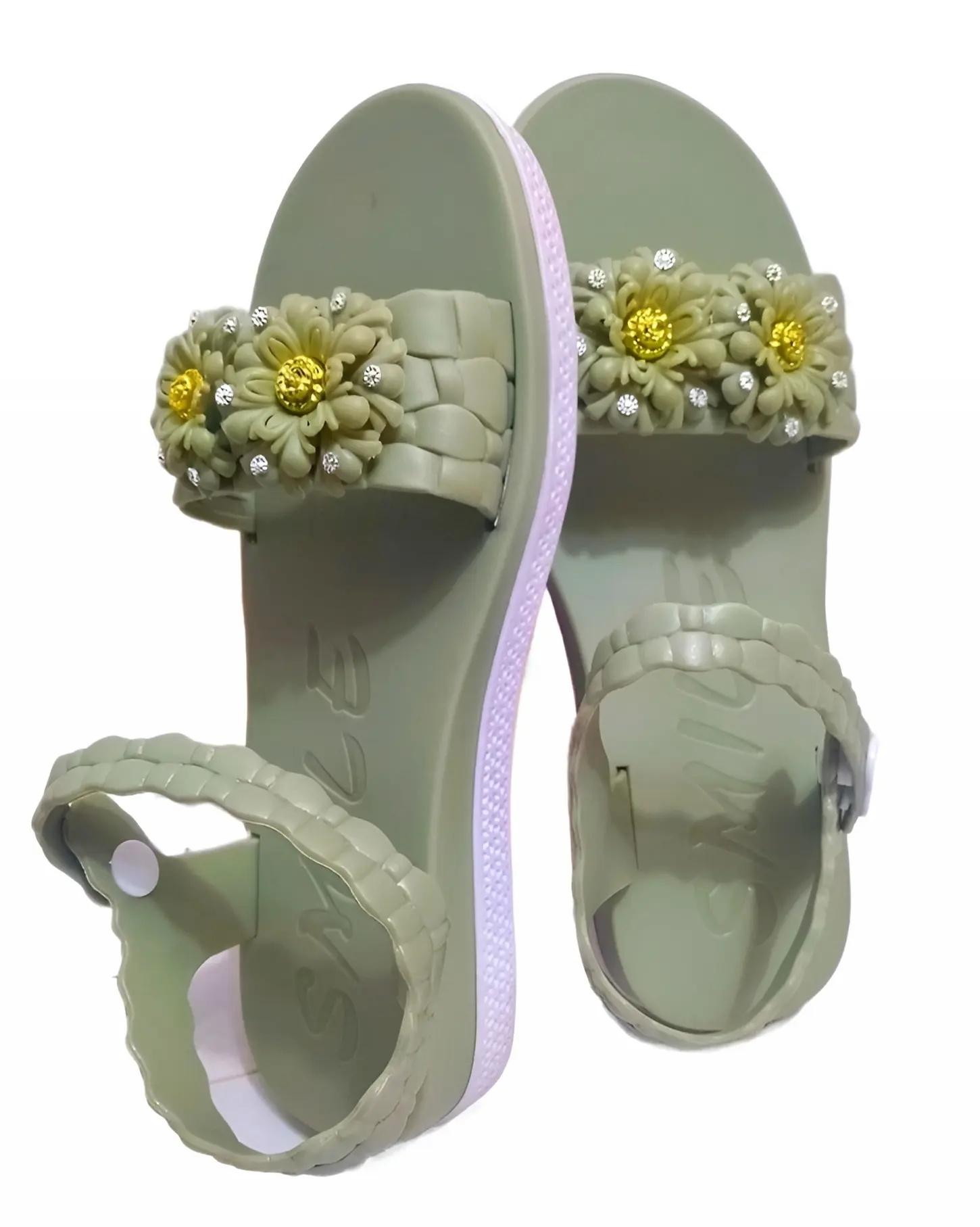 Picture of Womens Viral Flat Regular China Shoes 2024 New Fashionable Ladies Flat Slipper Sandals New Premium Rubber Sandal for Girls | Trending Slippers For woman